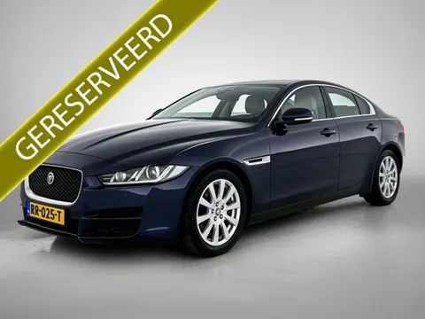 Jaguar XE 2.0 Prestige Automaat / Navigatie / Leder / Cruise-ctr. / Lmv 17"/ Stoelverw. / Camera / A