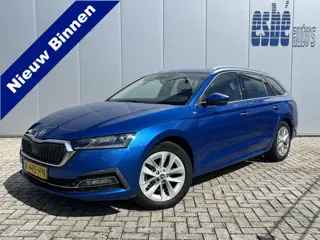 Škoda Octavia Combi 1.5 TSI 150 pk First Edition Trekhaak Navi Led Matrix Stoelverwarming Adaptieve 