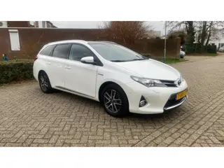 Toyota Auris Touring Sports 1.8 Hybrid Lease