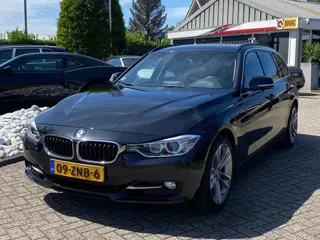 BMW 3-serie 320i Touring High Exe Sportline Automaat 2013 Zwart