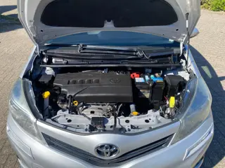 Toyota Yaris 1.3 VVT-i Dynamic NIEUWE APK