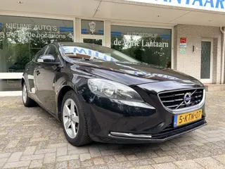 Volvo V40 1.6 D2 Kinetic lichte zijschade Navigatie/Clima/Trekhaak/Radio CD/MP3/Led achterlichten/Hi