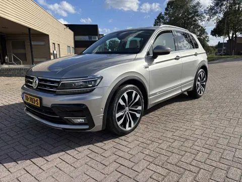 Volkswagen Tiguan R-Line 1.4 TSI 4Motion Highline automaat [ panodak, leer, virtual dash, fm navi, c