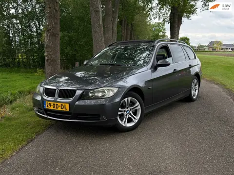 BMW 3-serie Touring 320i Dynamic Executive/BOMVOLL/lees Tekst/ Netjes