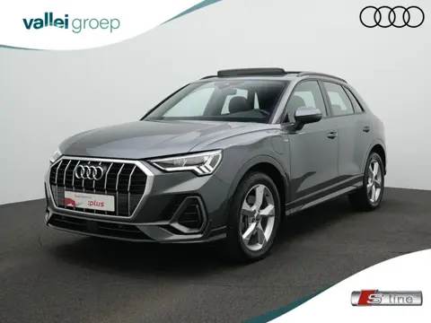 Audi Q3 45 TFSI e 245 pk S-Line | Panoramadak | Leder/alcantara | Achteruitrijcamera | Adaptive Crui