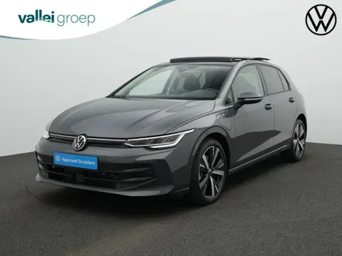 Volkswagen Golf 1.5 eHybrid 204 pk Life Edition | Panoramadak | Stuur-/stoelverwarming | Achteruitri
