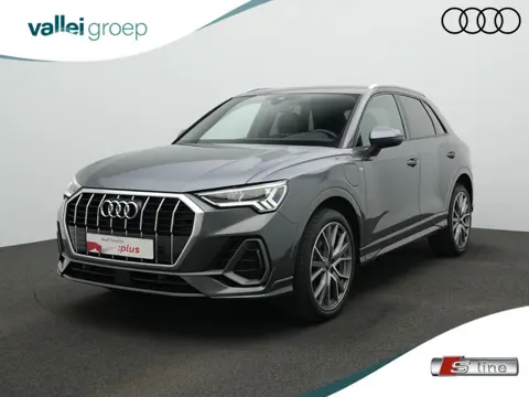 Audi Q3 45 TFSI e 245 pk S-Line | Achteruitrijcamera | Elektrische achterklep | Navigatie | Carplay 
