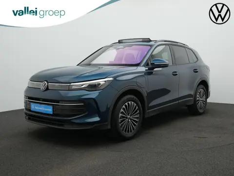 Volkswagen Tiguan 1.5 eHybrid 204 pk Life | Panoramadak | Trekhaak | Adaptief onderstel | Head-up di