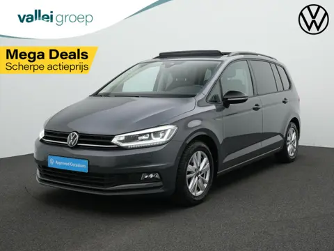 Volkswagen Touran 7-zits 1.5 TSI 150 pk DSG Highline | Panoramadak | Trekhaak | Stoelverwarming | Sp