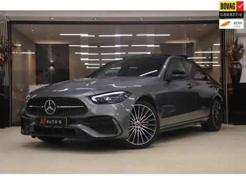 Mercedes-Benz C-klasse 300 E AMG Line NAP/PANO/HUD/CARPLAY/SFEERVERLICHTING/MEM/BOMVOL