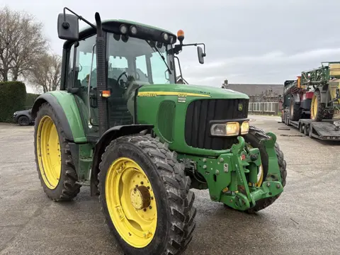 John Deere 6120