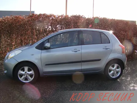 Toyota Yaris 1.3 VVTi Luna MMT (bj 2006)