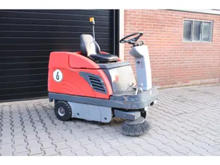 Hako 980v veegmachine benzine goed werkend