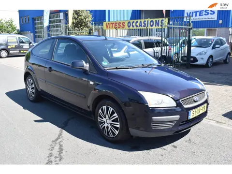Ford Focus 1.4-16V Trend NIEUWE APK NIEUWE BANDEN