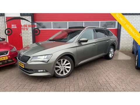 Skoda Superb Combi 1.8 TSI Style Business AUTOMAAT / TREKHAAK / PANORAMADAK / STOELVERW / CARPLAY / 
