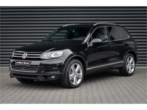 Volkswagen Touareg 3.0 TDI R-line Luchtv-Dynaudio-Trekh-Standkachel
