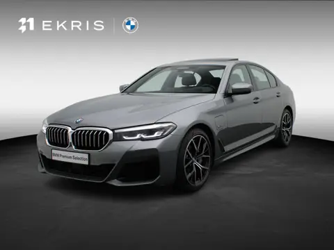 BMW 5 Serie Sedan 545e xDrive M Sportpakket | Trekhaak | Schuifdak | Sportstoelen  | Active Cruise C