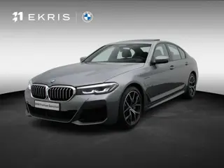 BMW 5 Serie Sedan 545e xDrive M Sportpakket | Trekhaak | Schuifdak | Sportstoelen  | Active Cruise C