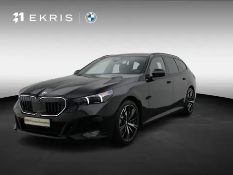 BMW 5 serie Touring 520i M Sportpakket Pro | Iconic Glow | Panoramadak | Trekhaak | Travel Pack | In