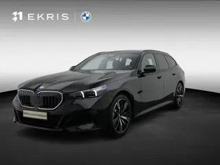 BMW 5 serie Touring 520i M Sportpakket Pro | Iconic Glow | Panoramadak | Trekhaak | Travel Pack | In