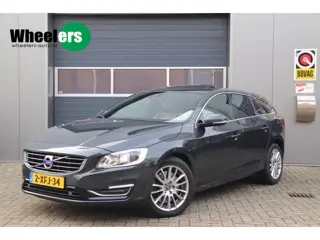 Volvo V60 2.4 D6 AWD Plug-In Hybrid Summum, Stoelverwarming, Schuifdak, Trekhaak