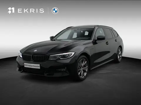 BMW 3 Serie Touring 320e Sport Line | Laserlicht | Panoramadak | HiFi | 17"