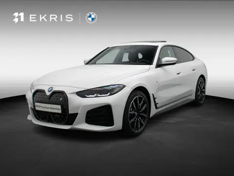 BMW i4 eDrive40 M Sportpakket Pro | Stuurwielrand Verwarmd | Achteruitrijcamera | Schuifdak | DAB | 