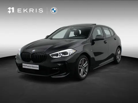 BMW 1 Serie 5-deurs 118i M Sportpakket | Panoramadak | HIFI | Driving Assistant | 17"