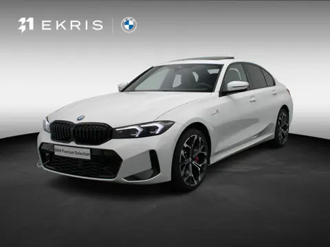 BMW 3 Serie Sedan 330e M Sportpakket Pro | Stuurwielrand Verwarmd | Trekhaak | Geluidswerende Ramen 