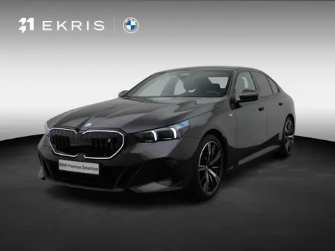 BMW i5 eDrive40 M Sportpakket Pro | Travel Pack | Stuurwielrand Verwarmd | Trekhaak | Driving Assist
