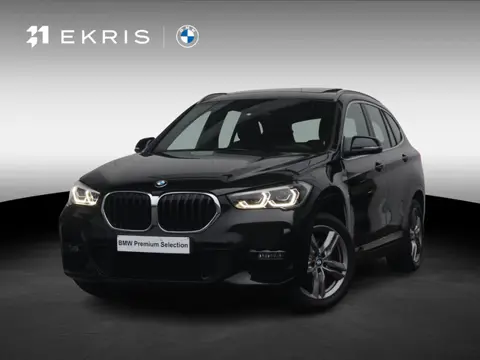 BMW X1 sDrive20i High Executive Edition M Sportpakket / Glazen Panoramadak / Stoelverwarming / Parke