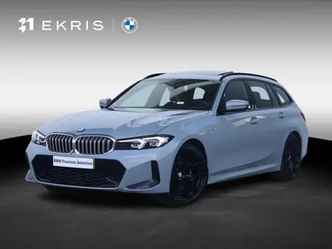 BMW 3 Serie Touring 320i M Sportpakket/ 19 inch LM/ Trekhaak/ Panoramadak/ Achteruitrijcamera/ Stoel