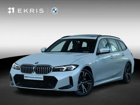 BMW 3-serie Touring 318i M-Sportpakket / Achteruitrijcamera / Trekhaak / Panoramadak / Stoelverwarmi