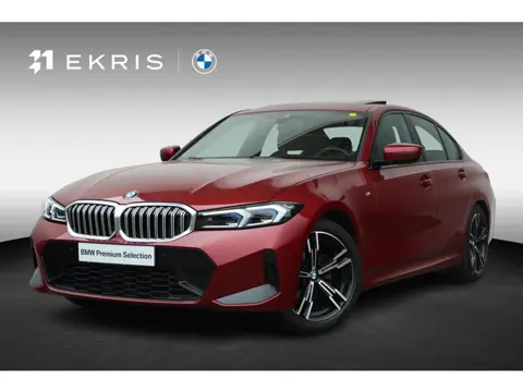 BMW 3-serie 320i / M-Sportpakket / PDC / Achteruitrij Camera / Verwarmde Voorstoelen / Adaptieve Led