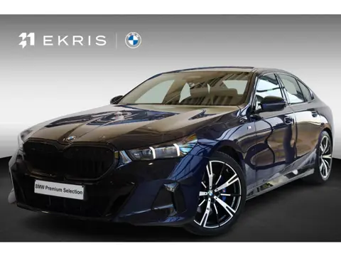 BMW 5 Serie Sedan 520i | M Sport Pro | Glazen Panoramadak | Stuur & Stoelverwarming | Leder | Active