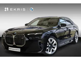 BMW 7 Serie M760e xDrive | Head-Up Display | Panoramadak | Driving + Parking Ass. Professional 360 C