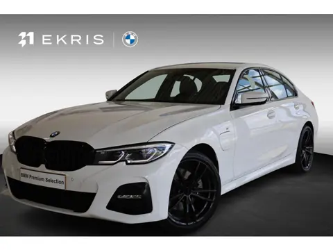 BMW 3 Serie Sedan 320e High Executive | M Sportpakket | 19 inch | Laserlight | Lentevoordeel