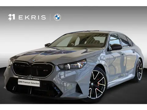 BMW M5 Sedan | Carbon Exterieurpakket | Driving + Parking Ass. Prof. | Bowers & Wilkins | Alcantara 