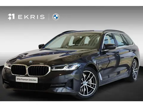 BMW 5-serie Touring 520e Business Edition Plus | Stoelverwarming | Trekhaak | Electrische stoelen | 