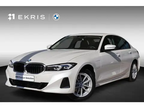 BMW 3 Serie Sedan 320e | LCI met Widescreen Display | Leder | Camera | Parkeersensoren voor en achte
