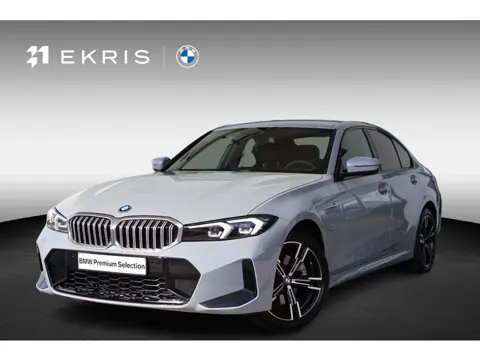 BMW 3 Serie Sedan 330e | M Sport | Comfort Access | Stoelverwarming | Trekhaak