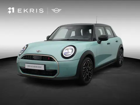 MINI 5-Deurs Cooper S Favoured + Pakket S + Parking Assistant + Driving Assistant + Elektrisch verwa