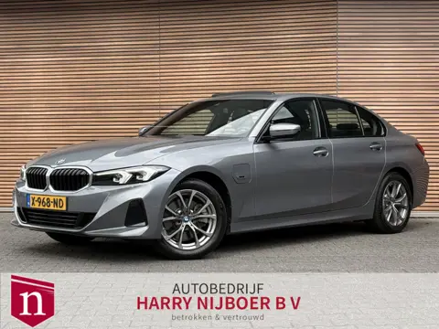 BMW 3-serie 320e Schuifdak / Camera / Navi / Clima / Lm Velgen