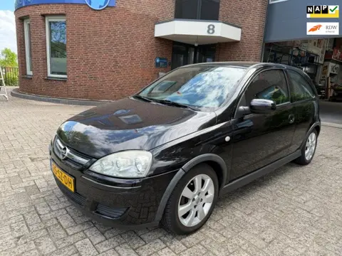 Opel Corsa 1.2-16V Silverline / bj.2006 / Airco / Sportvelgen / APK tot 06/2027 / Zeer Zuinig/ Stuur