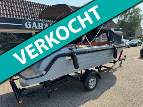 Tender Élégance 555 Sloep 20PK NIEUW | Volleder | Navi | Bluetooth/Radio | Compleet uitgevoerd Full-