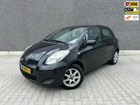 Toyota Yaris 1.0 VVTi Acces | UNIEK: 75.000 KM | NAVI | BLUETOOTH | AUX/USB | AIRCO | APK T/M 7-5-20