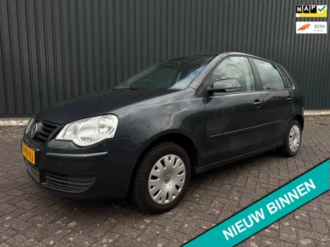 Volkswagen Polo 1.4-16V Turijn ( AUTOMAAT + TREKHAAK + AIRCO )