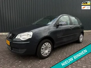 Volkswagen Polo 1.4-16V Turijn ( AUTOMAAT + TREKHAAK + AIRCO )
