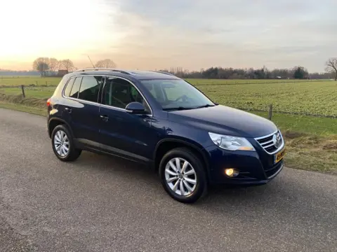 VOLKSWAGEN TIGUAN SPORT&STYLE  Donkerbruin Leer   Panorama schuifkanteldak  Trekhaak