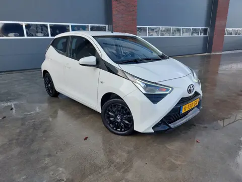 Toyota Aygo 1.0 VVT-i x-play airco car play camera